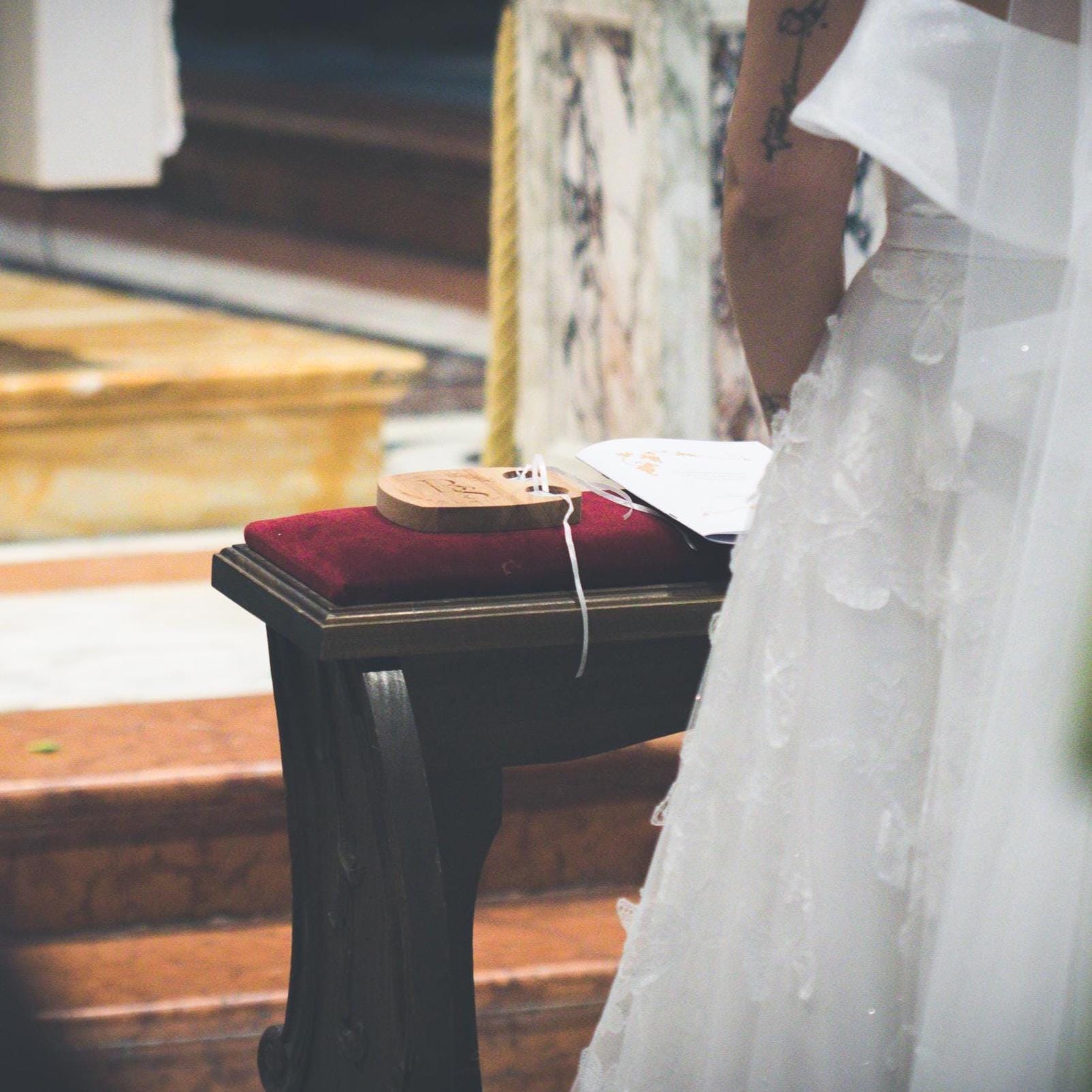 Porta Fedi in Legno Personalizzato per Matrimonio e Cerimonia - immagine 2
